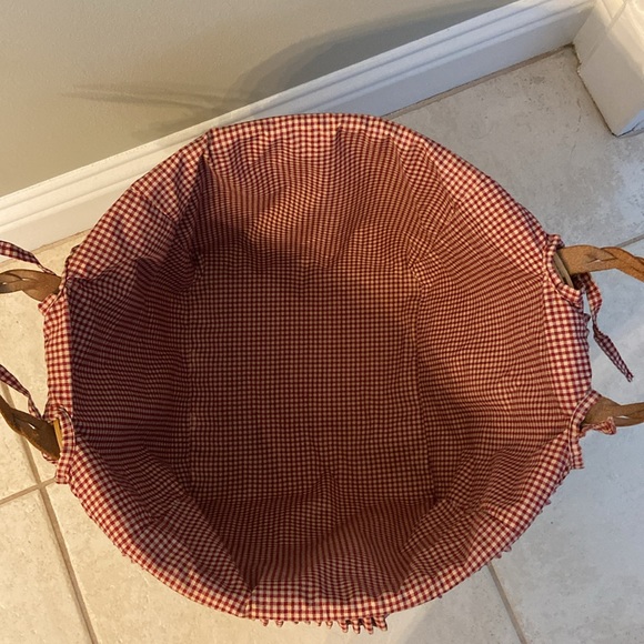 Peterboro VTG Basket w/ Handles, Removable Washable Lining & Wrought Iron Stand - Picture 3 of 15